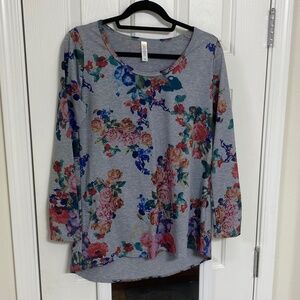 NWOT LulaRoe Lynnae Top (M)